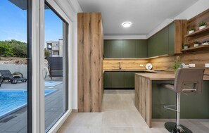 Refrigerador, horno, parrilla de estufa y lavavajillas 