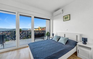 4 室のベッドルーム、セーフティボックス (室内)、WiFi (無料)