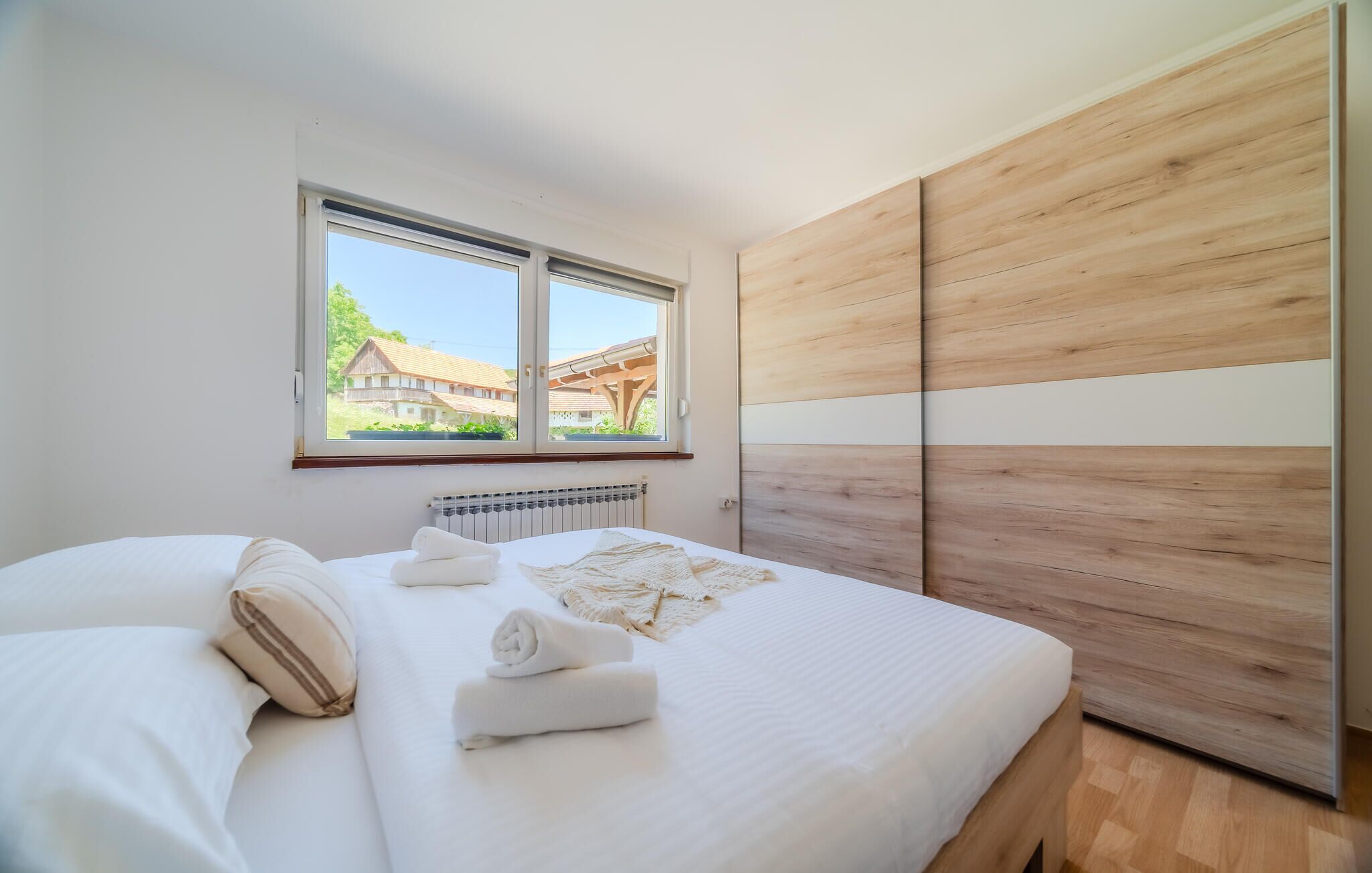 4 chambres, fer et planche à repasser, lit parapluie, Wi-Fi gratuit