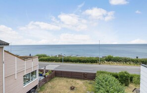 Property grounds - 3 bedroom beautiful apartment in Allinge (Allinge)
