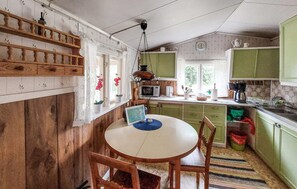 Fridge, microwave, oven, stovetop - 1 bedroom gorgeous home in Ryssby (Ryssby)