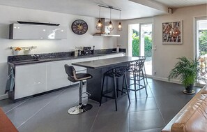 Jääkaappi, uuni, astianpesukone