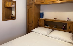 2 Schlafzimmer, Bügeleisen/Bügelbrett, kostenloses WLAN