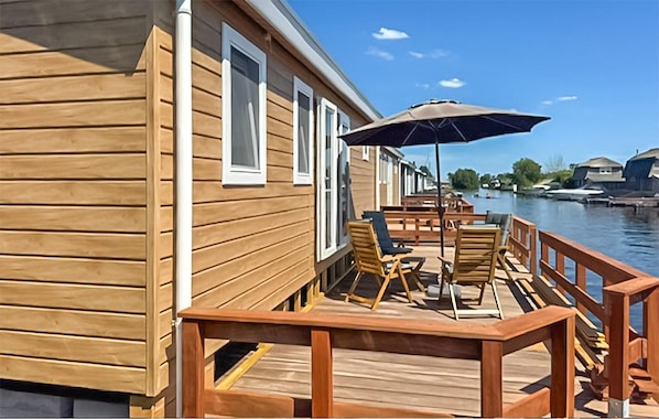 Property grounds - Gorgeous home in Breukelen with house sea view (Breukelen)