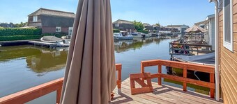Gorgeous home in Breukelen with house sea view