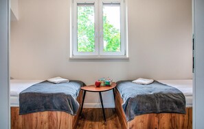 2 bedrooms, iron/ironing board, free WiFi