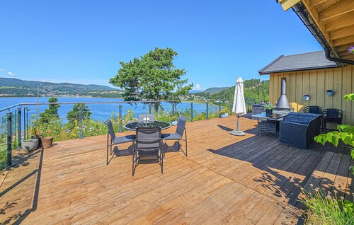 Lovely home in Klokkarstua