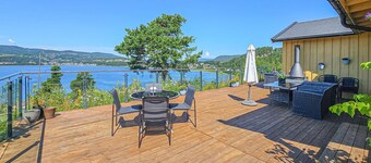 Lovely home in Klokkarstua