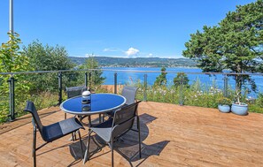 Outdoor dining - Lovely home in Klokkarstua (Klokkarstua)