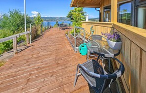 Outdoor dining - Lovely home in Klokkarstua (Klokkarstua)
