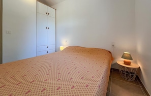 2 bedrooms, bed sheets