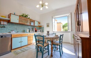 Fridge, dishwasher, coffee/tea maker
