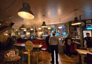 酒吧(店内)