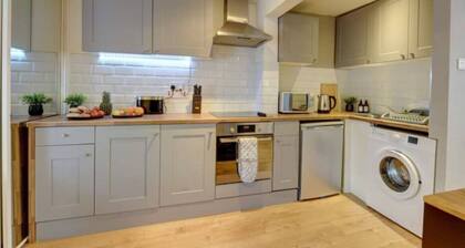 Charming Banbury Flat near Café Veneto & V Lounge