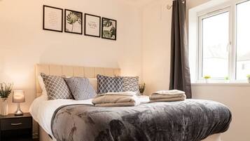 5 bedrooms, desk, iron/ironing board, WiFi