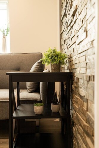 Cosy 2BR Countryside Flat | Pet-Friendly + Parking