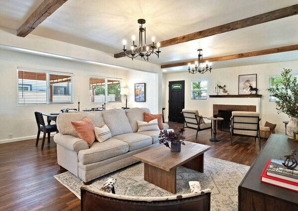 Televisie en een open haard