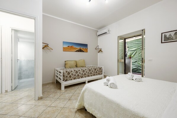 1 bedroom, WiFi, bed sheets