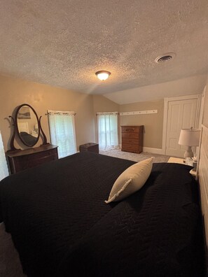 3 bedrooms, iron/ironing board, travel crib, free WiFi