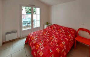 3 bedrooms, travel cot, free WiFi - 3 bedroom amazing home in Jard-Sur-Mer (Jard-Sur-Mer)