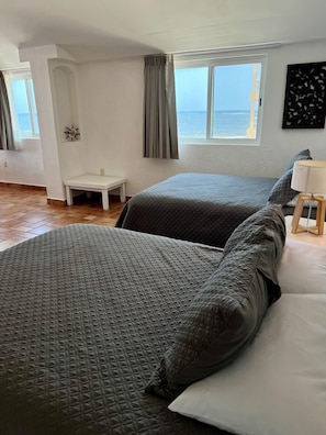 Suíte conforto, vista para a praia | Cofres nos quartos, Wi-Fi de cortesia