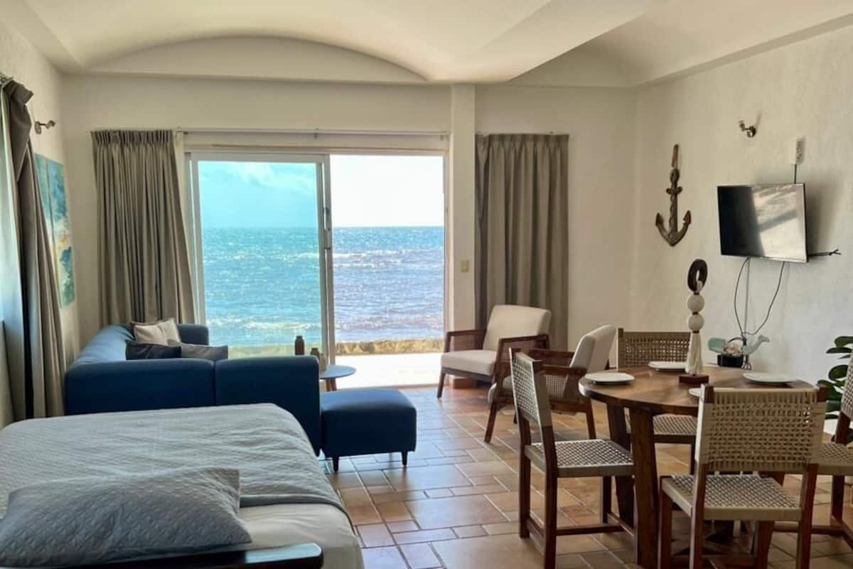 Habitación clásica con 2 camas individuales | Área de sala de estar | Smart TV