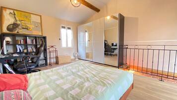 1 chambre, fer et planche Ă repasser, Wi-Fi, draps fournis