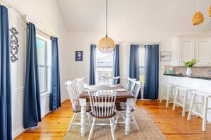 Dining - Beach Views, 3 King Suites,  up to 15 Guests (Bolivar Peninsula)