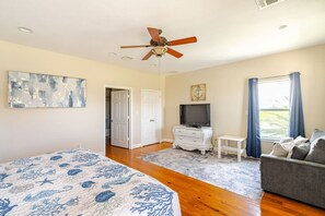 6 bedrooms, iron/ironing board, travel cot, WiFi - Beach Views, 3 King Suites,  up to 15 Guests (Bolivar Peninsula)