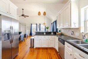 Fridge, oven, stovetop, dishwasher