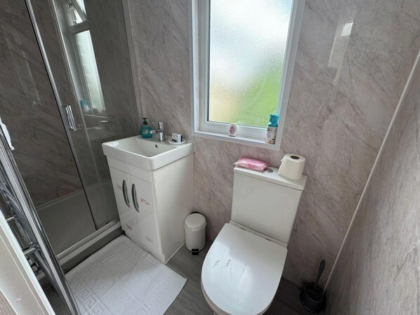 Shower, towels