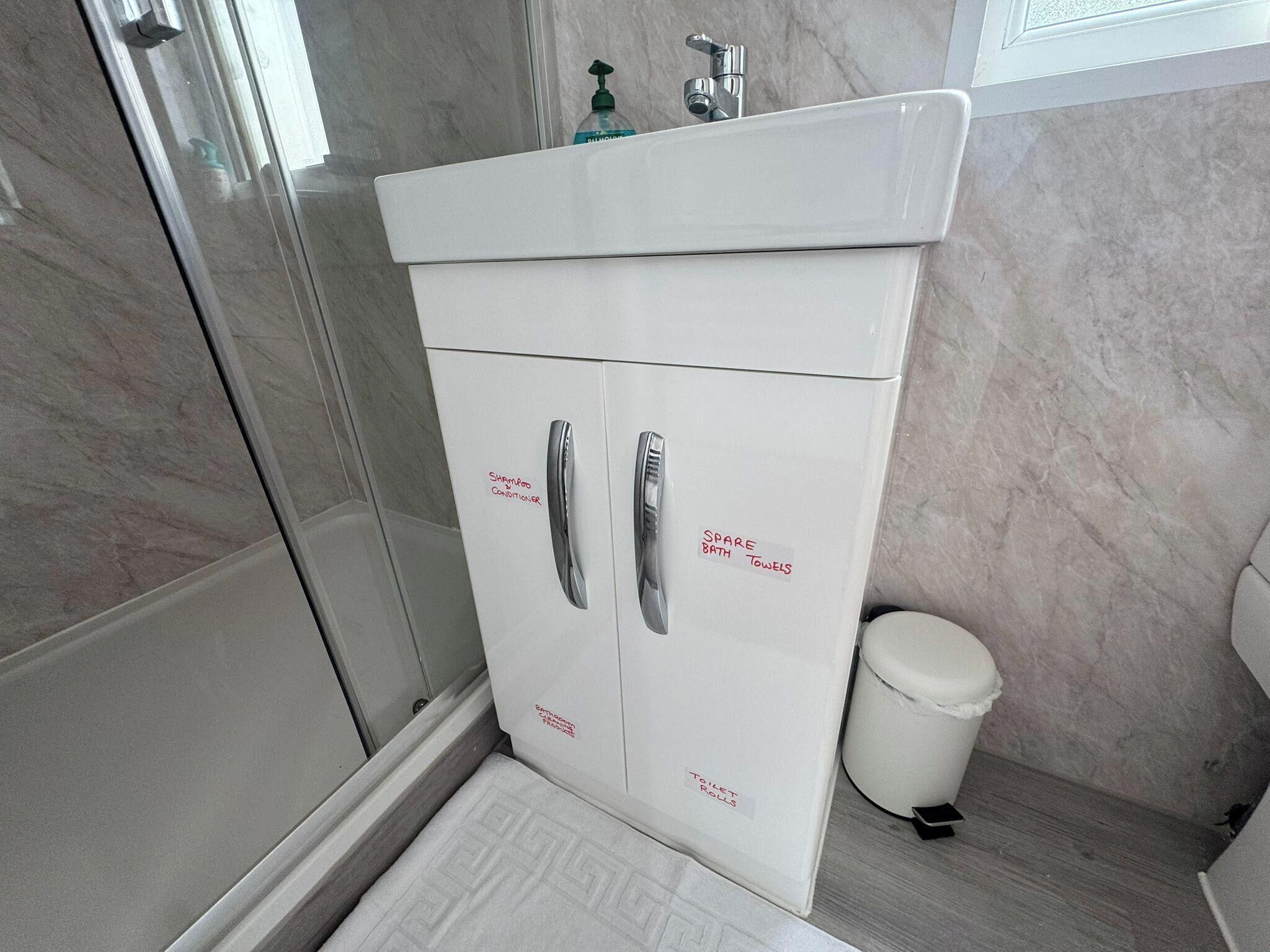 Shower, towels