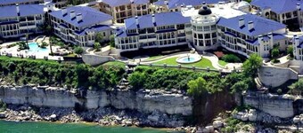 Hill Country Island Retreat