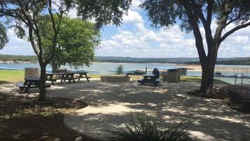 Tempat makan outdoor