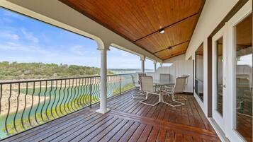 House, Multiple Beds, Balcony | Outdoor dining