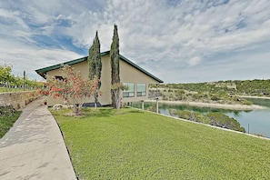Property grounds - Shiraz Haus - Unit B (Leander)