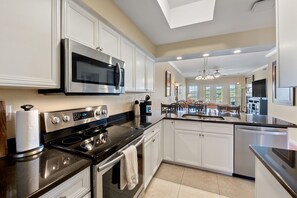 Condo, Multiple Beds, Hot Tub | Private kitchen | Fridge, microwave, oven, stovetop