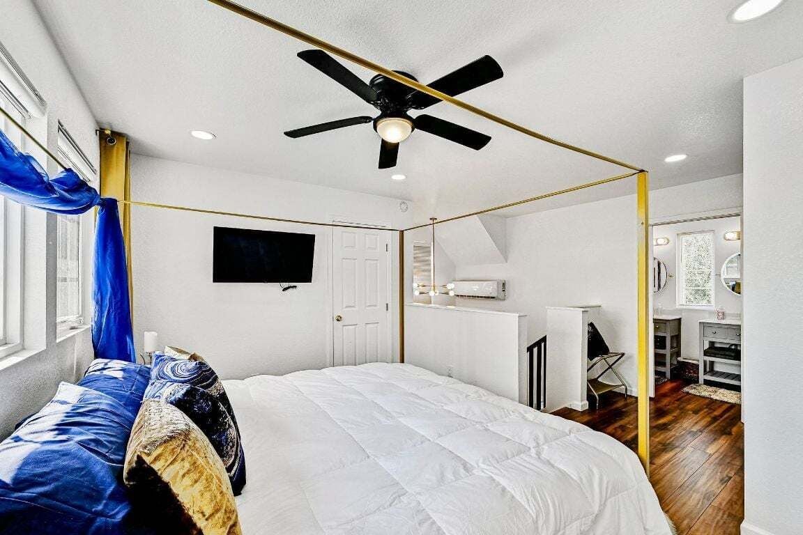 House, 1 King Bed with Sofa bed, Pool Access, City View (10) | 1 bedroom, individually decorated, individually furnished, bed sheets