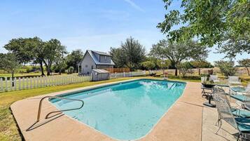 Kolam renang outdoor