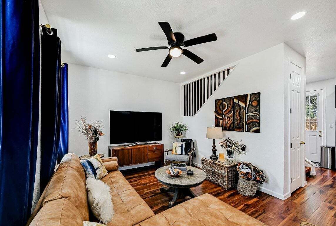 House, 1 King Bed with Sofa bed, Pool Access, City View (10) | Living area | 42-inch flat-screen TV with digital channels