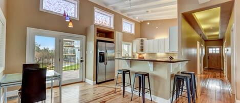 House, Multiple Beds, Patio (4) | Private kitchen | Fridge, microwave, oven, stovetop