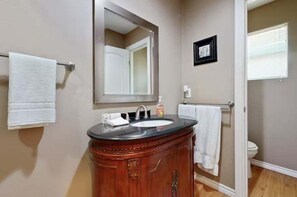 House, Multiple Beds, Balcony | Bathroom