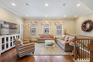 House, Multiple Beds, Balcony, River View | Living area | 42-inch flat-screen TV with digital channels