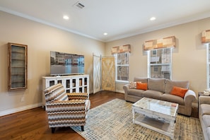 House, Multiple Beds, Balcony, River View | Living area | 42-inch flat-screen TV with digital channels