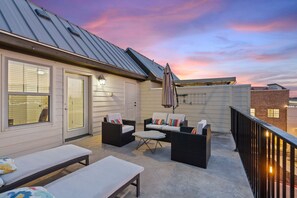 Hus, flere senger, balkong, elveutsikt (Bend in the River) | Terrasse/patio