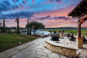 Terrace/patio - J-bar-j Lodge (Leander)