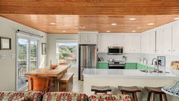 House, Multiple Beds, Patio (8) | Private kitchen | Fridge, microwave, oven, stovetop