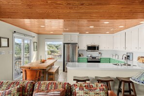 House, Multiple Beds, Patio (8) | Private kitchen