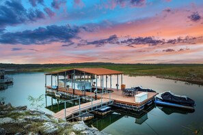 Property grounds - Luxe Lago Vista Gem: Outdoor Kitchen, Basketball Court and Spectacular Views (Leander)