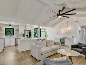 House, Multiple Beds, Pool Access, Garden View (9) | Living area | 42-inch flat-screen TV with digital channels, fireplace
